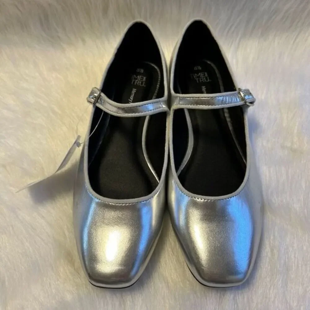 Time‎ And Tru Mary Jane Silver Shoes Womens Size 8 1/2 Gray Flats Memory Foam